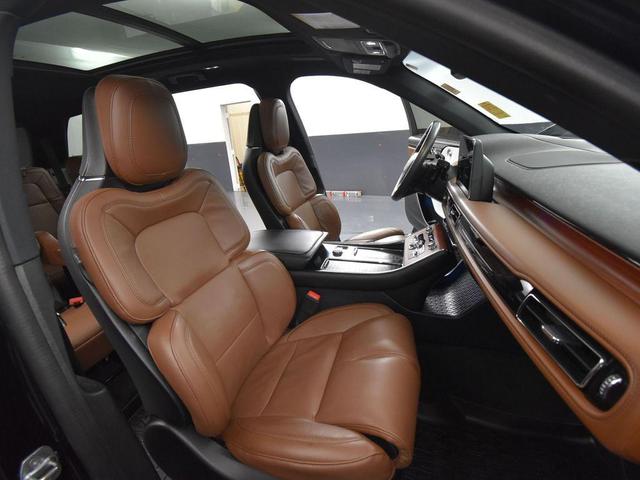 Photo of 2023 Infinite Black Metallic Clearcoat Lincoln Aviator
