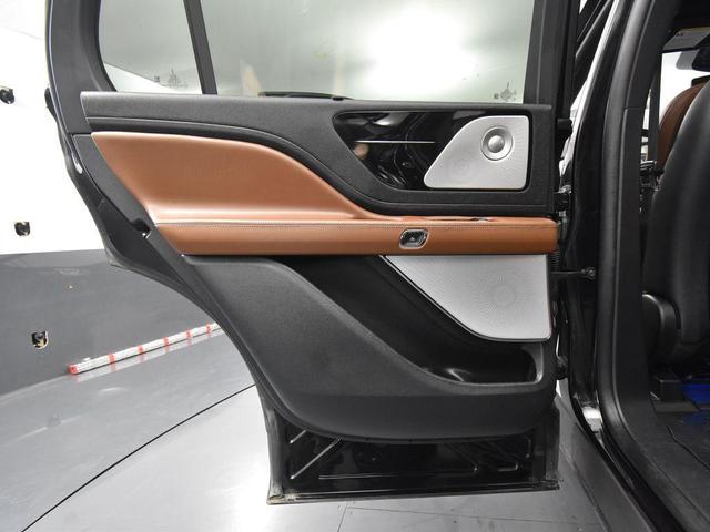 Photo of 2023 Infinite Black Metallic Clearcoat Lincoln Aviator