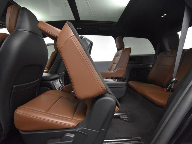 Photo of 2023 Infinite Black Metallic Clearcoat Lincoln Aviator