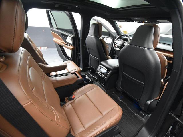 Photo of 2023 Infinite Black Metallic Clearcoat Lincoln Aviator