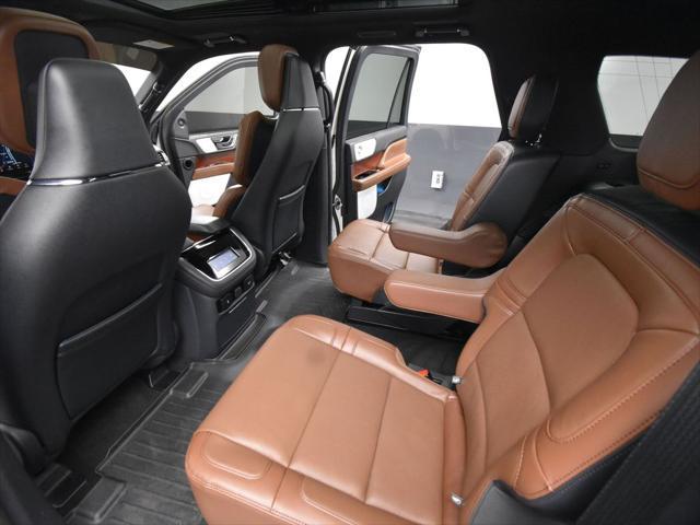 Photo of 2024 Pristine White Metallic Tri-Coat Lincoln Navigator