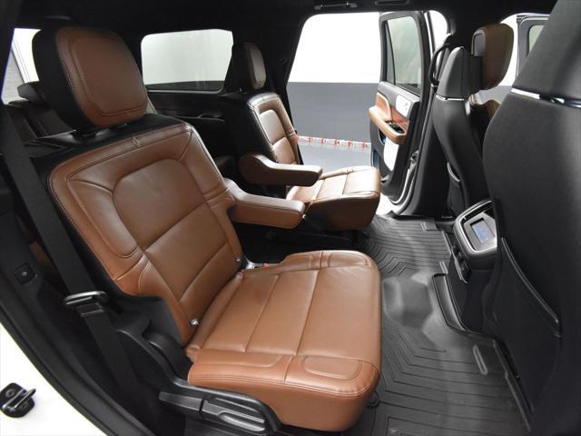 Photo of 2024 Pristine White Metallic Tri-Coat Lincoln Navigator