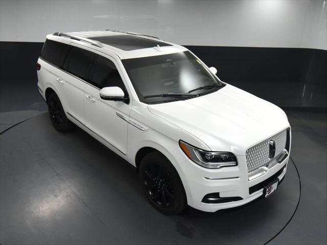 Photo of 2024 Pristine White Metallic Tri-Coat Lincoln Navigator