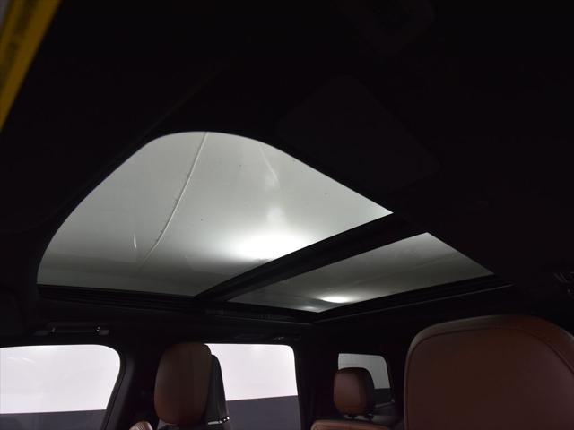 Photo of 2024 Pristine White Metallic Tri-Coat Lincoln Navigator