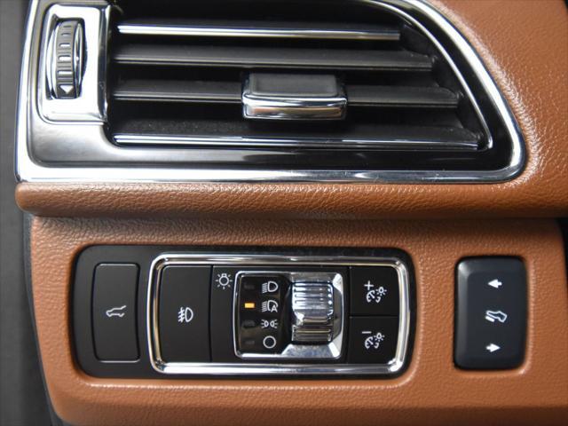 Photo of 2024 Pristine White Metallic Tri-Coat Lincoln Navigator
