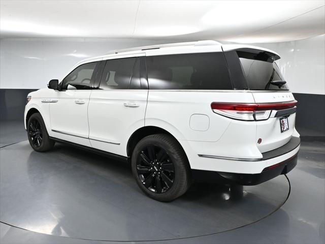 Photo of 2024 Pristine White Metallic Tri-Coat Lincoln Navigator