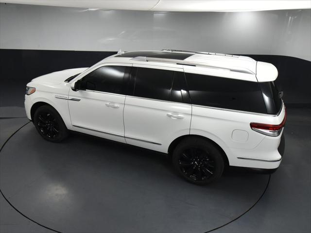 Photo of 2024 Pristine White Metallic Tri-Coat Lincoln Navigator