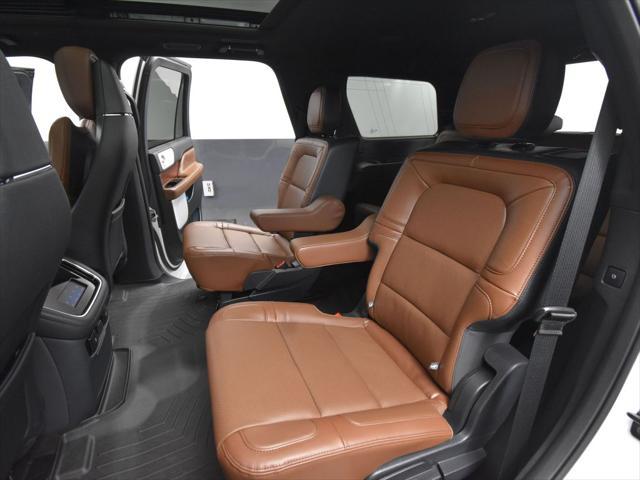 Photo of 2024 Pristine White Metallic Tri-Coat Lincoln Navigator