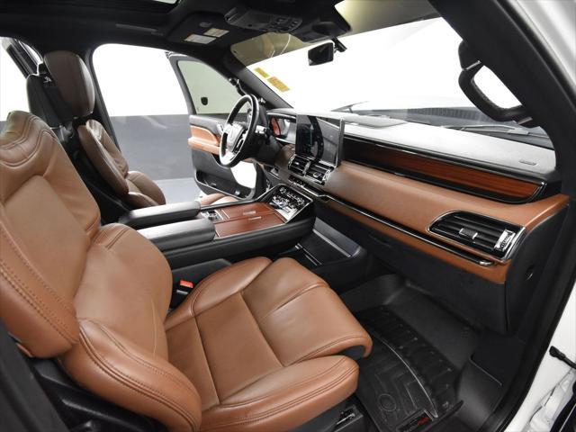 Photo of 2024 Pristine White Metallic Tri-Coat Lincoln Navigator