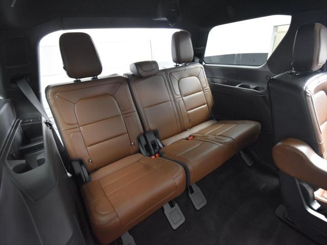 Photo of 2024 Pristine White Metallic Tri-Coat Lincoln Navigator