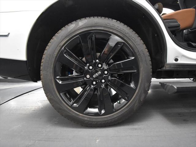 Photo of 2024 Pristine White Metallic Tri-Coat Lincoln Navigator