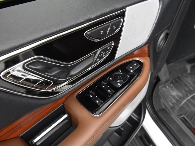 Photo of 2024 Pristine White Metallic Tri-Coat Lincoln Navigator