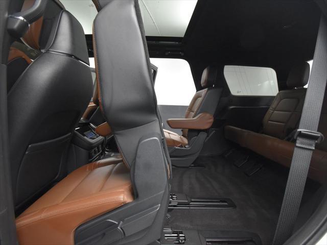 Photo of 2024 Pristine White Metallic Tri-Coat Lincoln Navigator