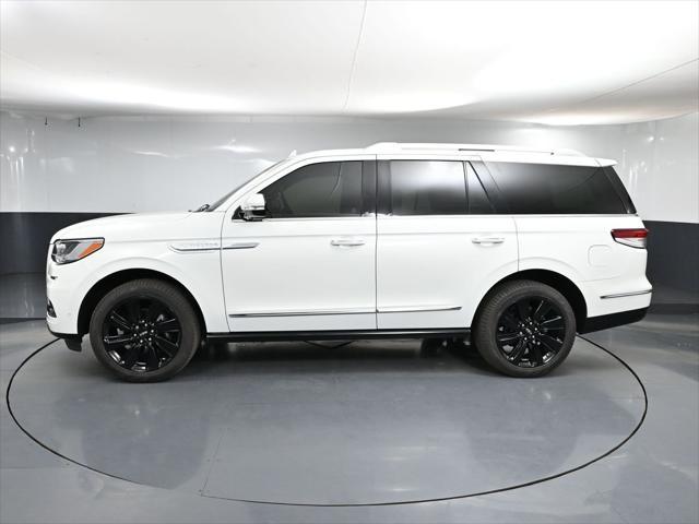 Photo of 2024 Pristine White Metallic Tri-Coat Lincoln Navigator