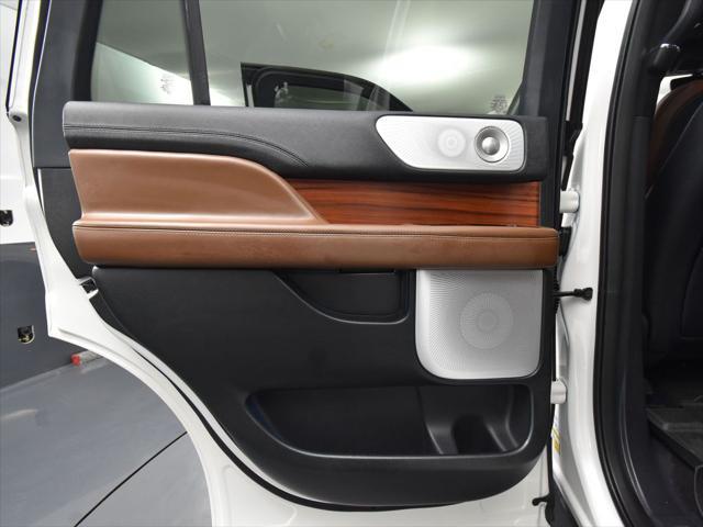 Photo of 2024 Pristine White Metallic Tri-Coat Lincoln Navigator