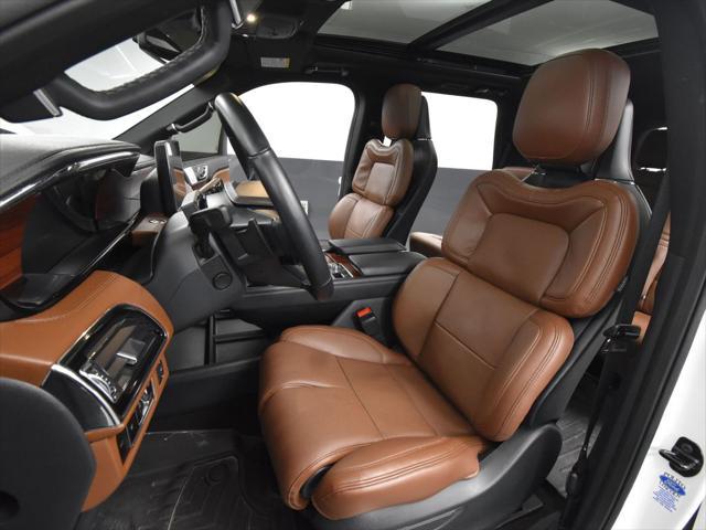 Photo of 2024 Pristine White Metallic Tri-Coat Lincoln Navigator