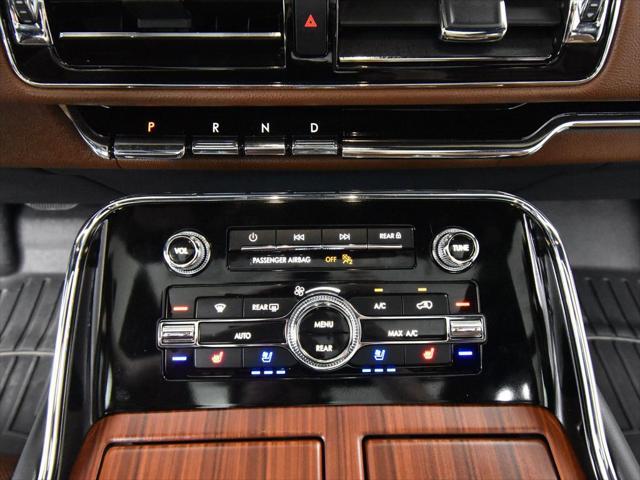 Photo of 2024 Pristine White Metallic Tri-Coat Lincoln Navigator