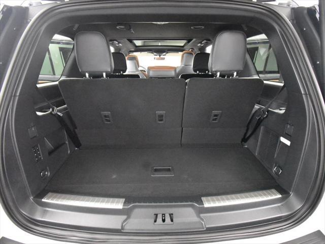 Photo of 2024 Pristine White Metallic Tri-Coat Lincoln Navigator