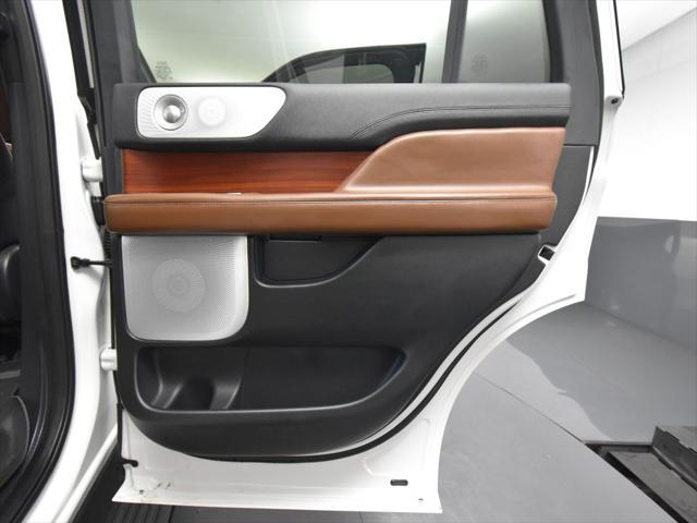 Photo of 2024 Pristine White Metallic Tri-Coat Lincoln Navigator