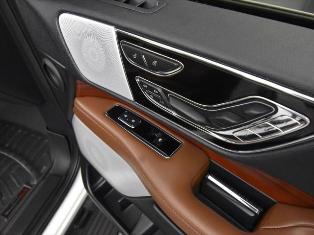Photo of 2024 Pristine White Metallic Tri-Coat Lincoln Navigator