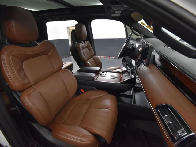 Photo of 2024 Pristine White Metallic Tri-Coat Lincoln Navigator