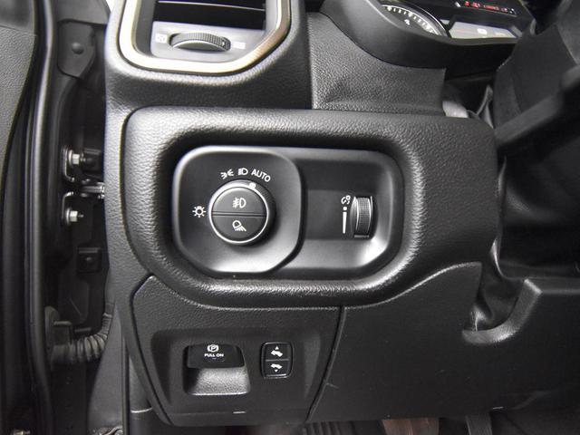 Photo of 2022 Granite Crystal Metallic Clearcoat RAM 1500