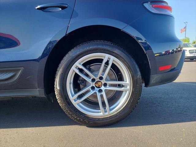 Photo of 2022 Night Blue Metallic Porsche Macan