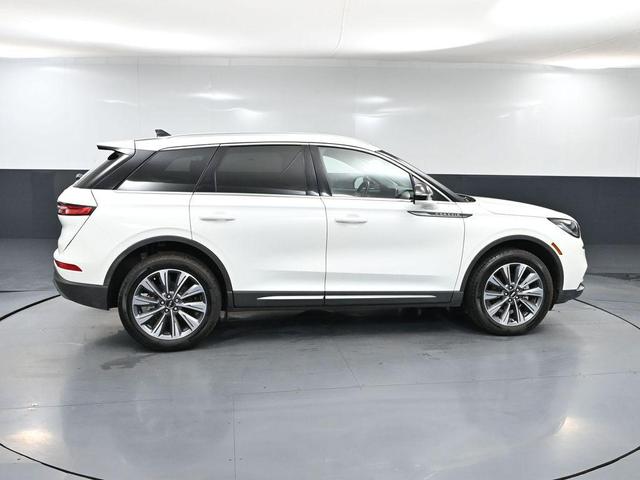 Photo of 2022 Pristine White Metallic Tri-Coat Lincoln Corsair
