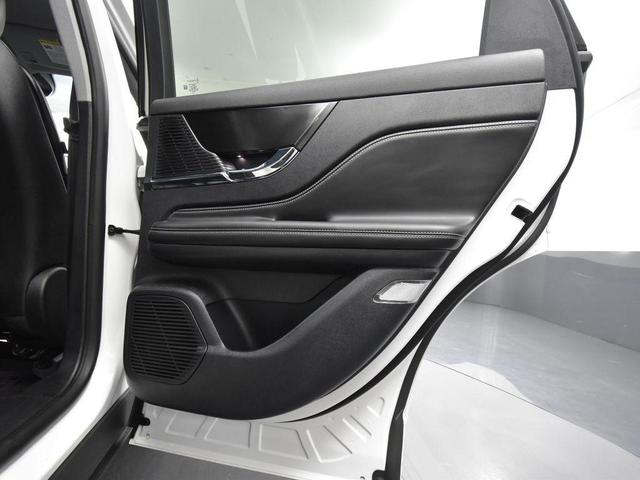Photo of 2022 Pristine White Metallic Tri-Coat Lincoln Corsair