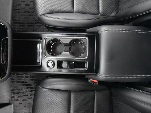 Photo of 2022 Pristine White Metallic Tri-Coat Lincoln Corsair