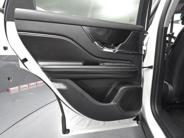 Photo of 2022 Pristine White Metallic Tri-Coat Lincoln Corsair