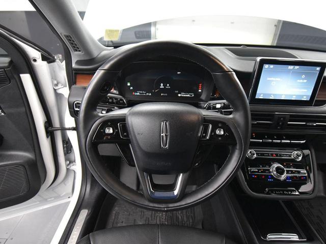 Photo of 2022 Pristine White Metallic Tri-Coat Lincoln Corsair