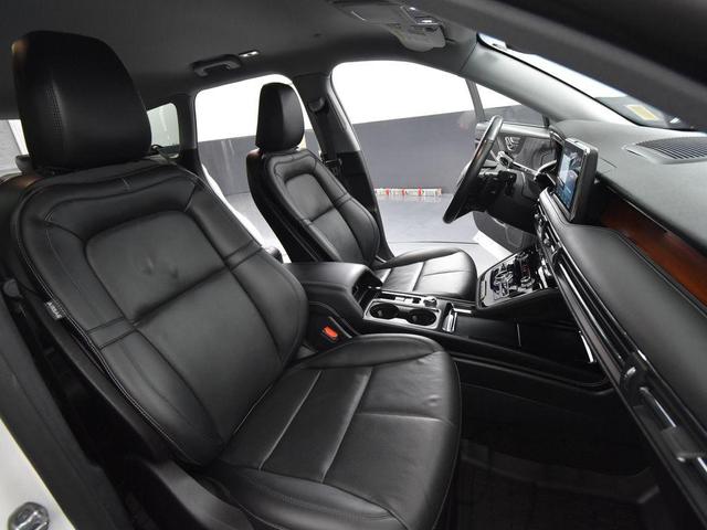 Photo of 2022 Pristine White Metallic Tri-Coat Lincoln Corsair