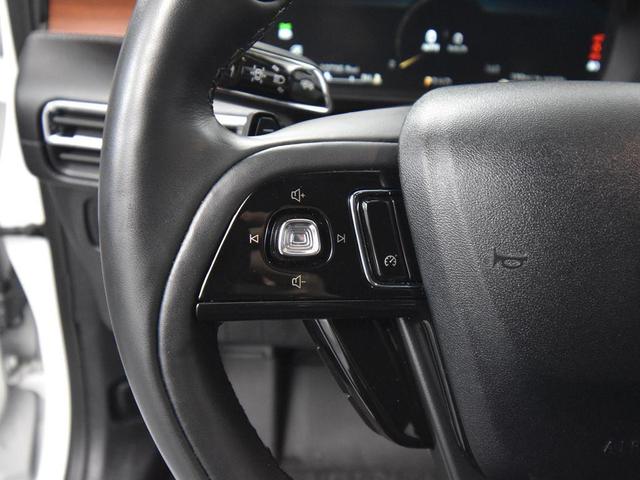 Photo of 2022 Pristine White Metallic Tri-Coat Lincoln Corsair