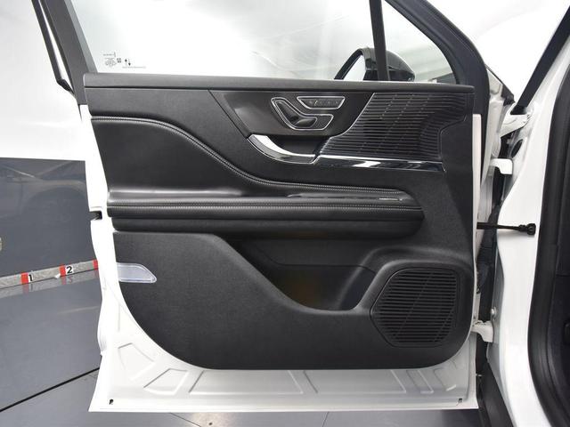 Photo of 2022 Pristine White Metallic Tri-Coat Lincoln Corsair