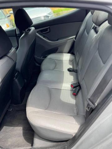 Photo of 2015 Shimmering Silver Hyundai ELANTRA