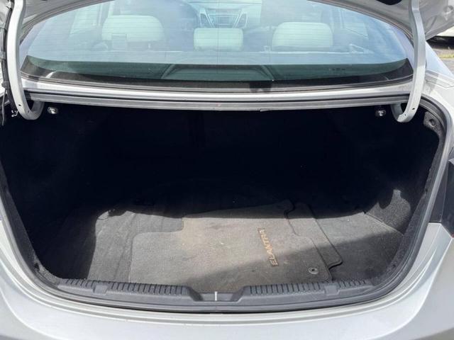 Photo of 2015 Shimmering Silver Hyundai ELANTRA
