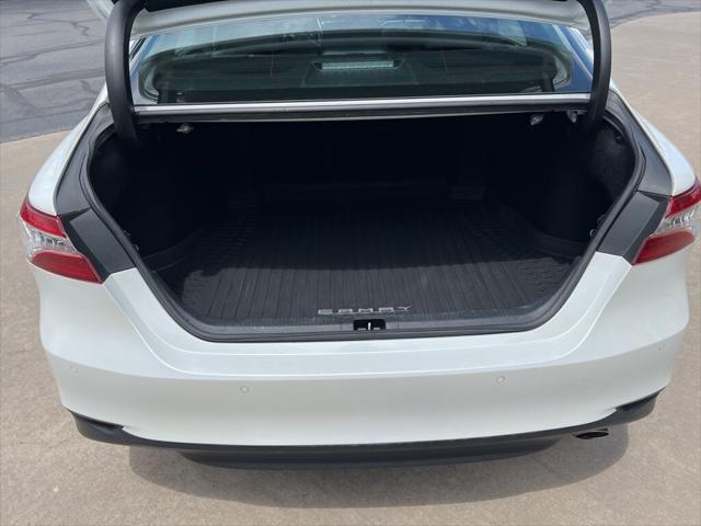 Photo of 2018 Super White Toyota Camry