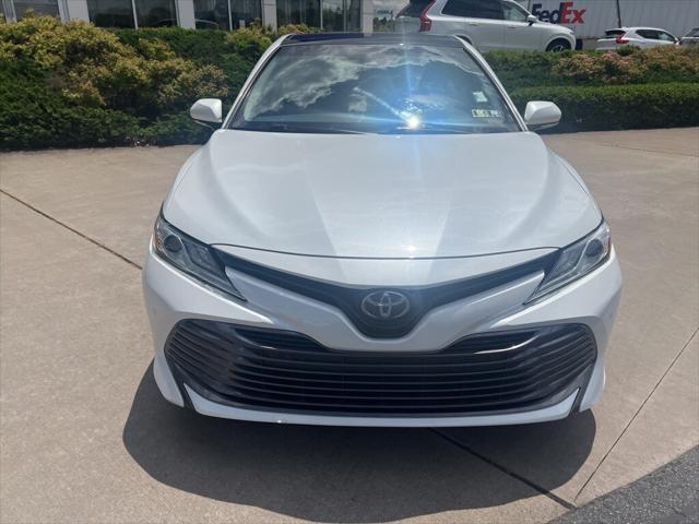 Photo of 2018 Super White Toyota Camry