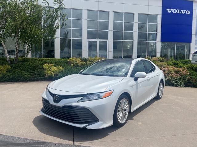 Photo of 2018 Super White Toyota Camry