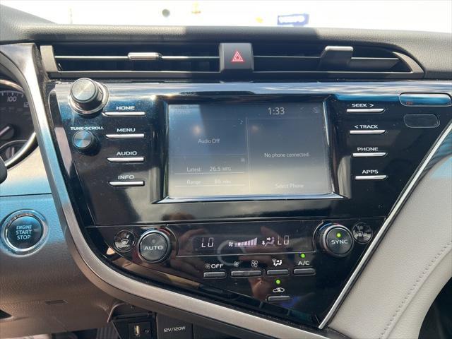 Photo of 2018 Super White Toyota Camry