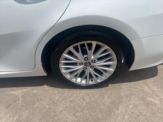 Photo of 2018 Super White Toyota Camry