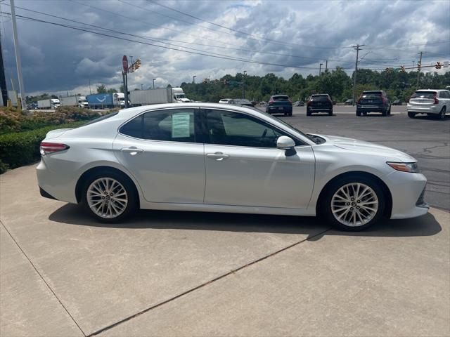 Photo of 2018 Super White Toyota Camry