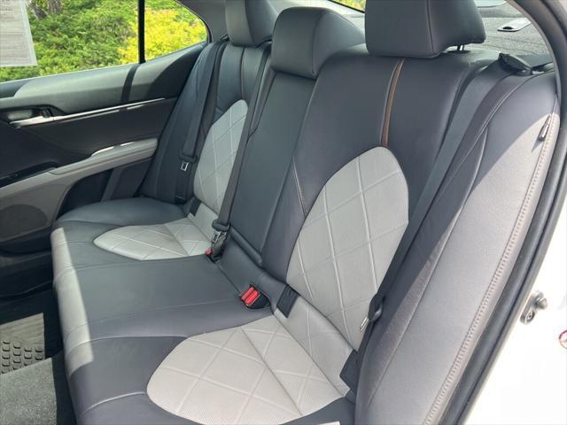 Photo of 2018 Super White Toyota Camry