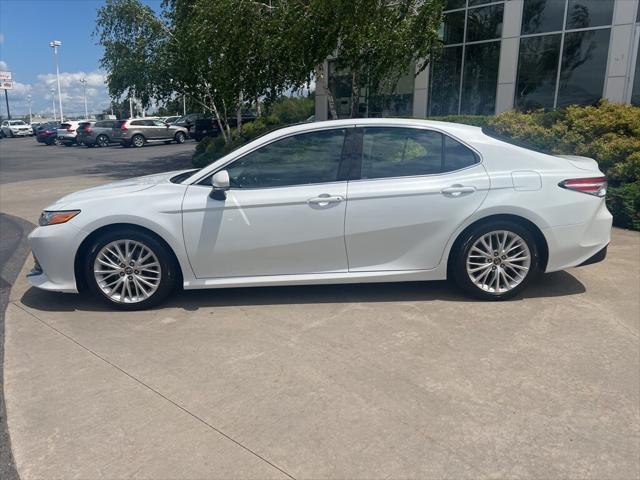 Photo of 2018 Super White Toyota Camry