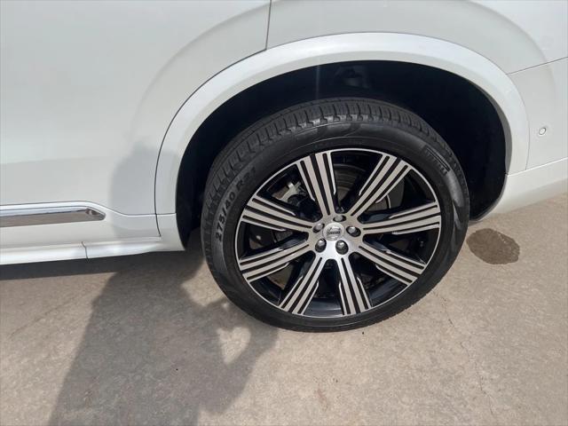 Photo of 2023 Crystal White Metallic Volvo XC90