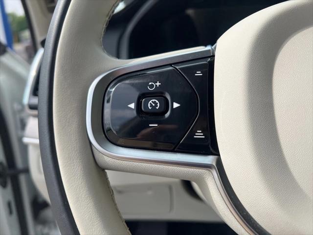 Photo of 2023 Crystal White Metallic Volvo XC90