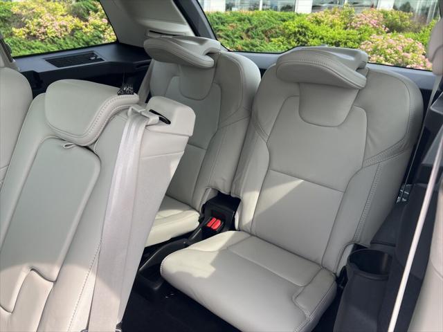 Photo of 2023 Crystal White Metallic Volvo XC90