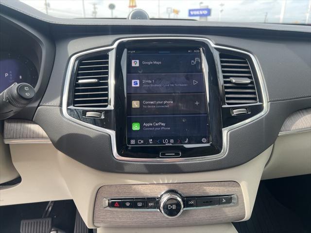 Photo of 2023 Crystal White Metallic Volvo XC90