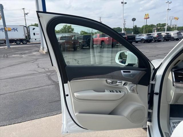 Photo of 2023 Crystal White Metallic Volvo XC90